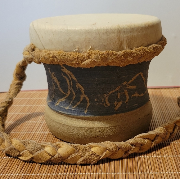 Handmade pottery Small DJEMBE style Skin Drum Bongo Artist Made PNW 🎶 Unique - Picture 8 of 8